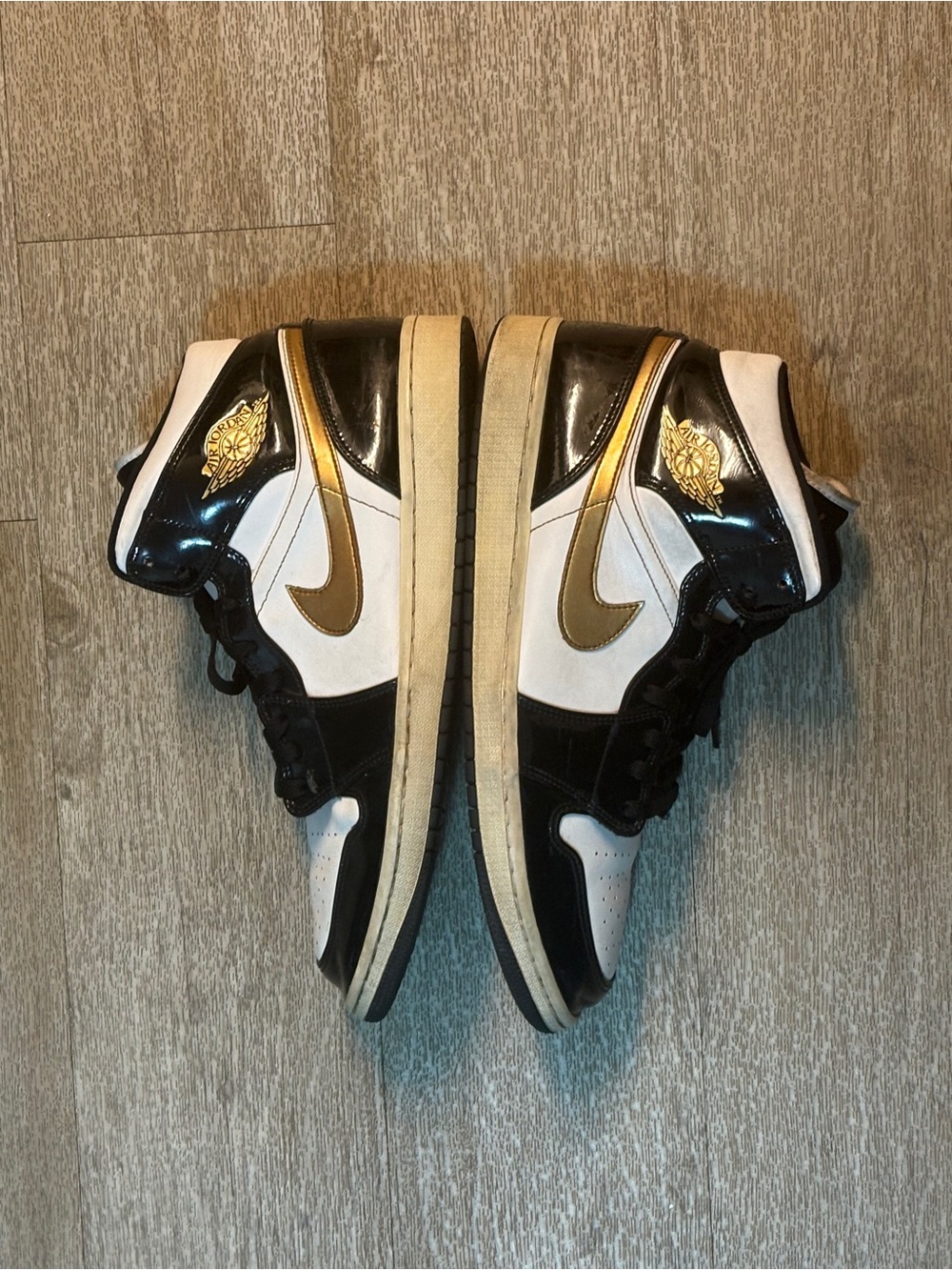 JORDAN 1 MID SE PATENT BLACK/METALLIC/ WHITE  SIZE 13 - Picture 6 of 10